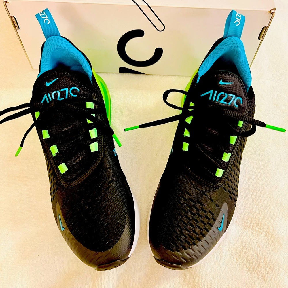 Very comfy Nike 270s!!!!!